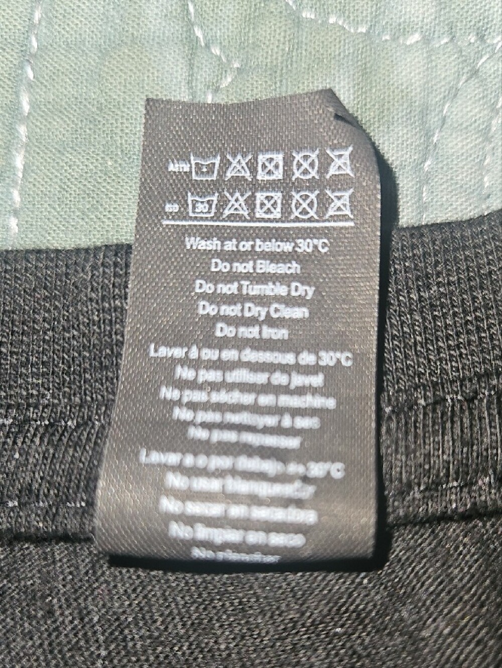 Black Graphic 'Tis But a Scratch' Men's T‑Shirt - Picture 3 of 4